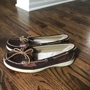 Sperry Woman’s Top-sider suede & patent leather